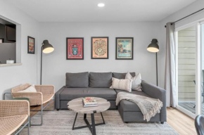 Nashville Oasis Walk to Broadway with POOL, Parking, Gym and Patio